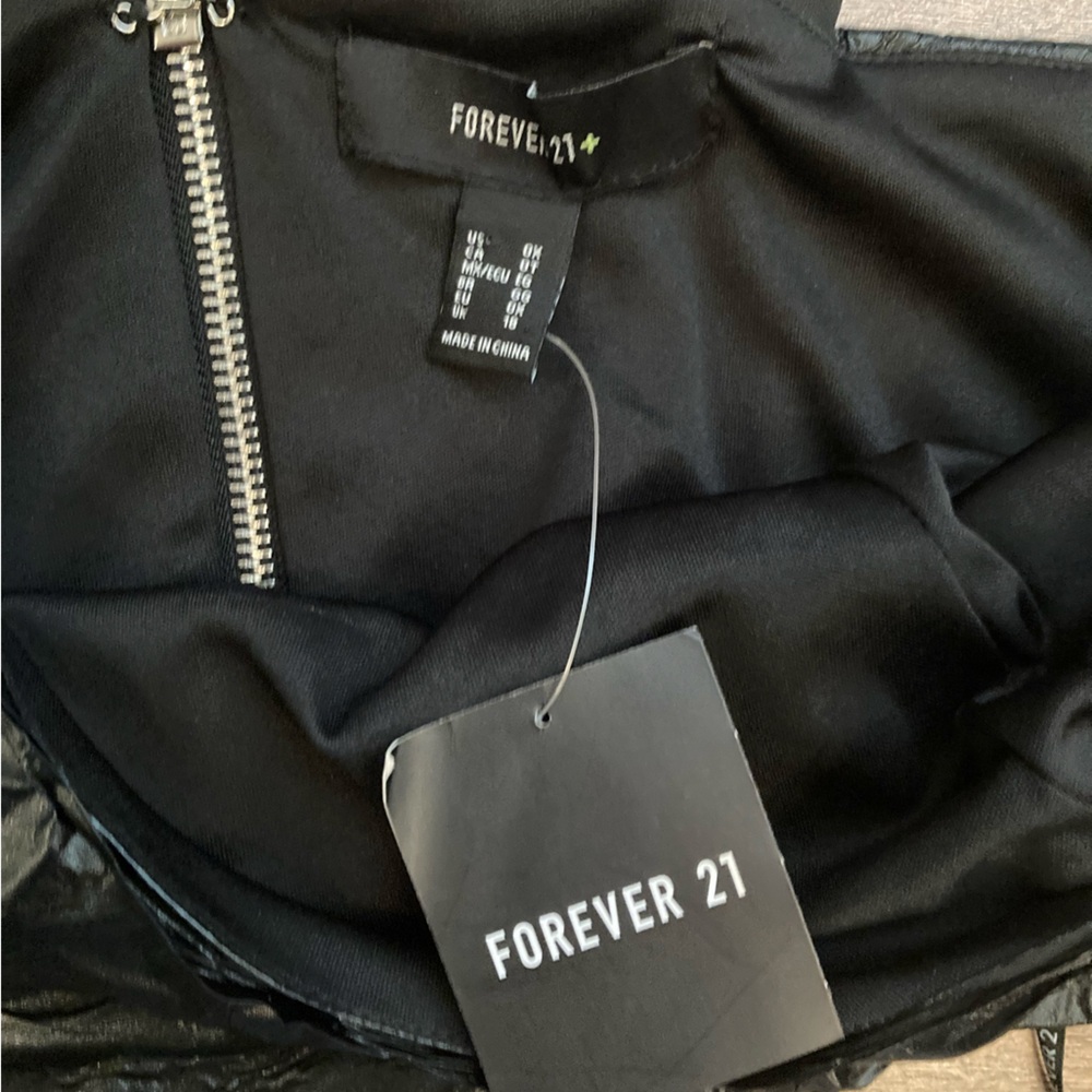 Forever 21 NWT Faux Leather Bralette Harness Buckle Adjustable Black Size OX - Picture 3 of 9